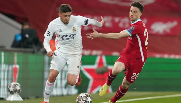 Fede Valverde con el Real Madrid ante Liverpool